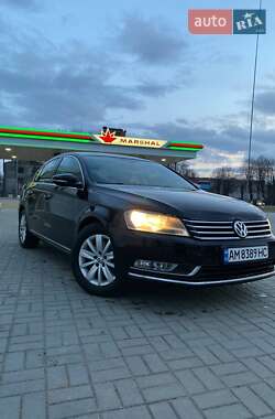 Седан Volkswagen Passat 2014 в Житомире