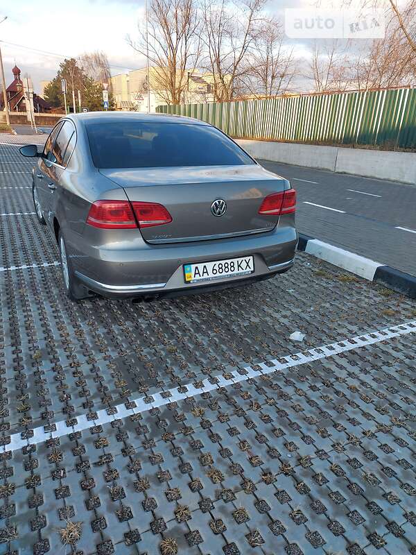 Седан Volkswagen Passat 2011 в Киеве