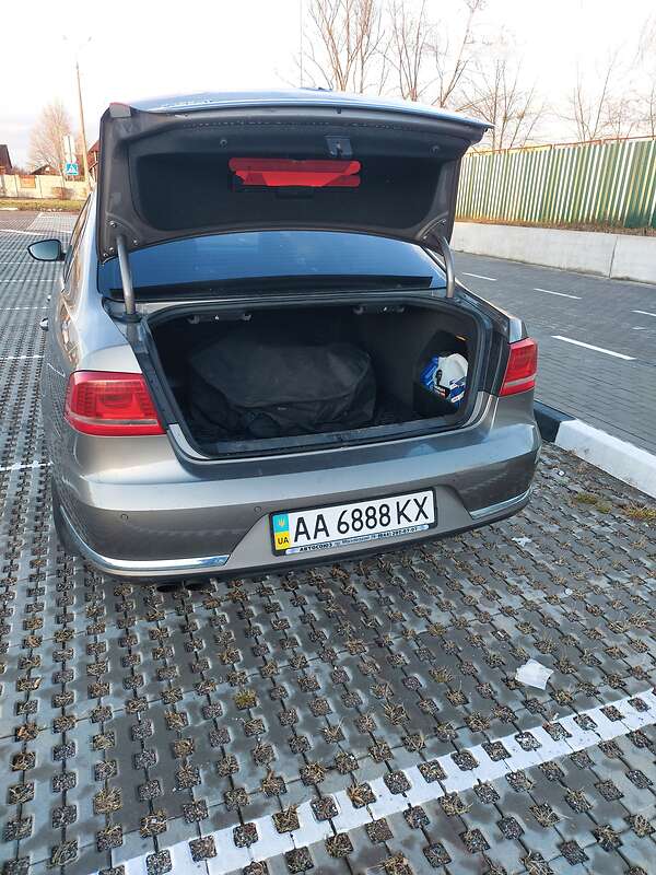 Седан Volkswagen Passat 2011 в Киеве