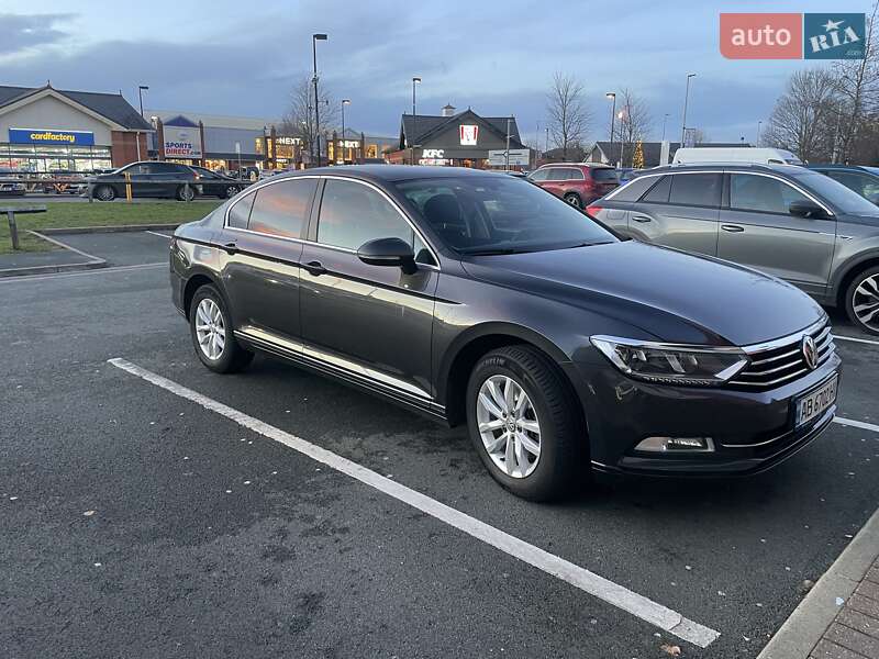 Седан Volkswagen Passat 2018 в Киеве