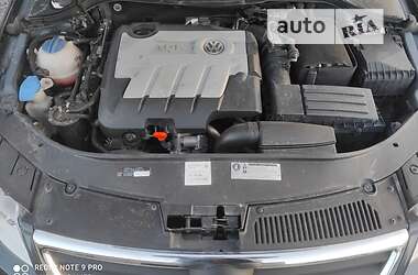 Універсал Volkswagen Passat 2010 в 
