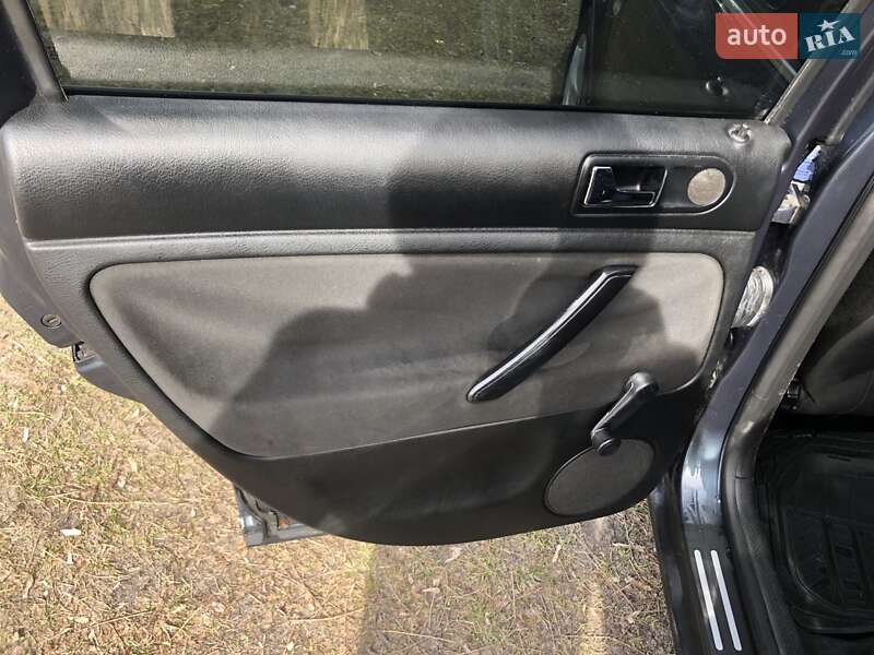 Универсал Volkswagen Passat 2001 в Сарнах