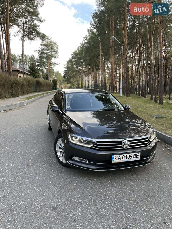 Седан Volkswagen Passat 2016 в Киеве