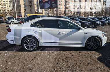 Седан Volkswagen Passat 2017 в Киеве