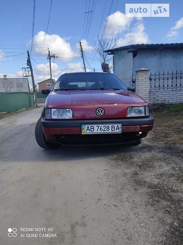 Универсал Volkswagen Passat 1990 в 