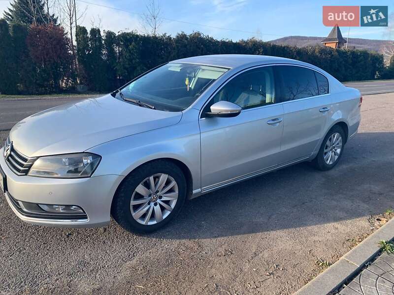 Седан Volkswagen Passat 2011 в Мукачево