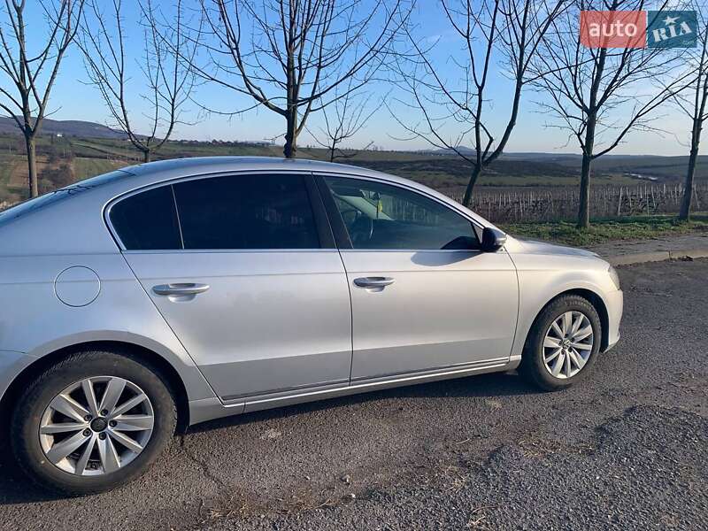 Седан Volkswagen Passat 2011 в Мукачево