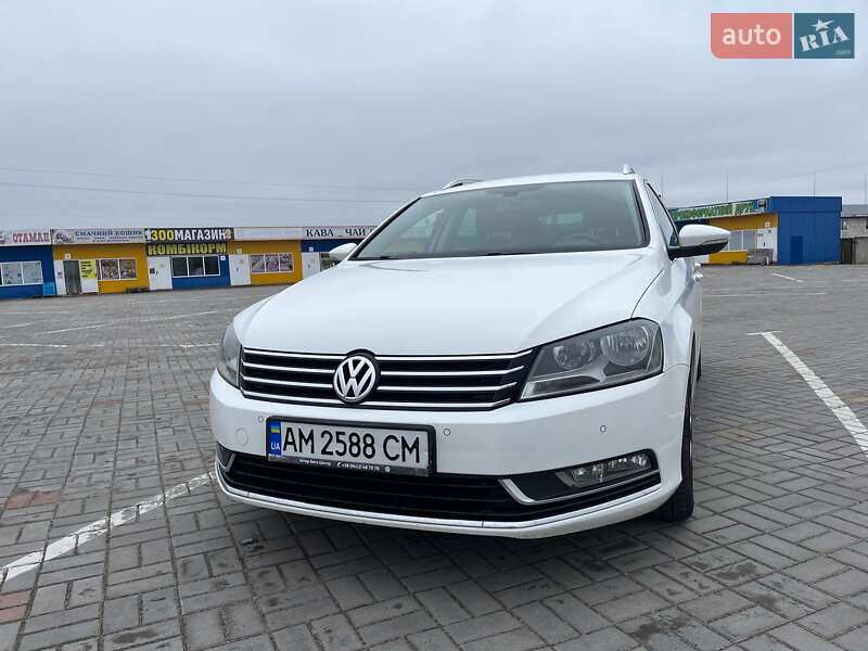 Універсал Volkswagen Passat 2012 в Житомирі