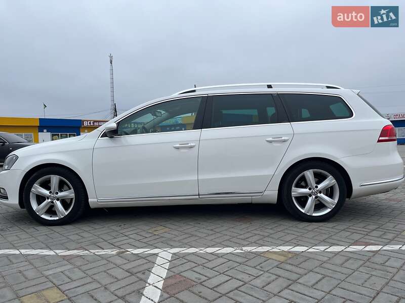 Універсал Volkswagen Passat 2012 в Житомирі