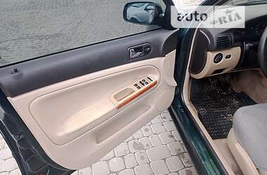 Седан Volkswagen Passat 1999 в 