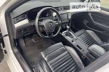Седан Volkswagen Passat 2015 в 