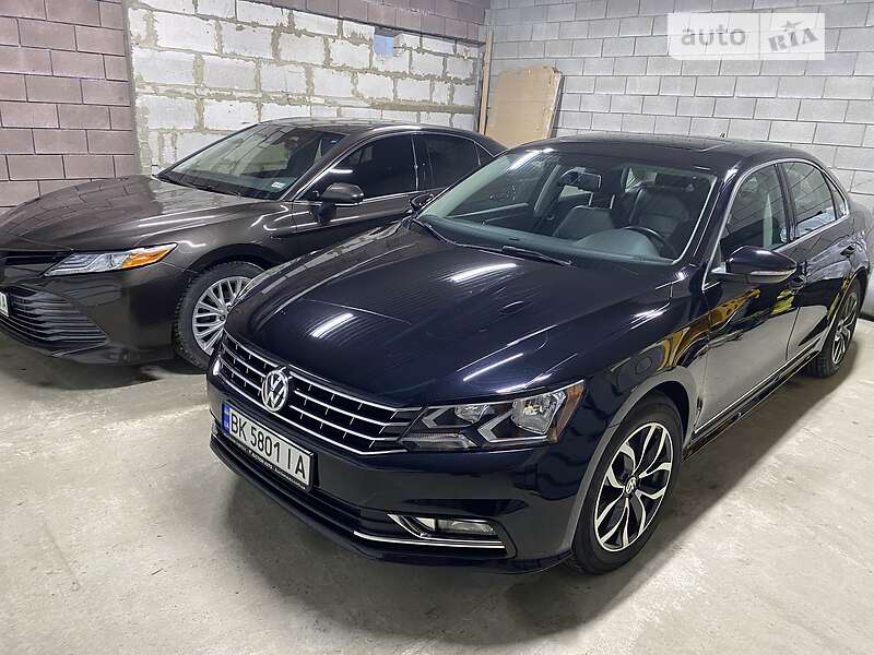 Седан Volkswagen Passat 2017 в Ровно