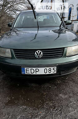 Седан Volkswagen Passat 2000 в Харькове