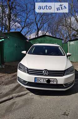 Універсал Volkswagen Passat 2013 в Львові