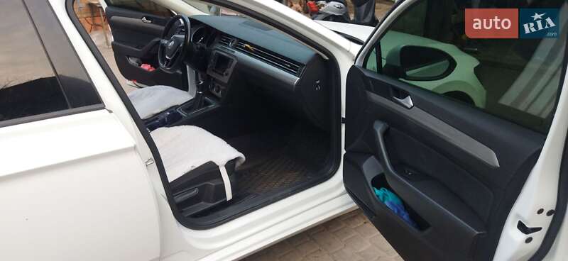 Універсал Volkswagen Passat 2016 в Корсунь-Шевченківському