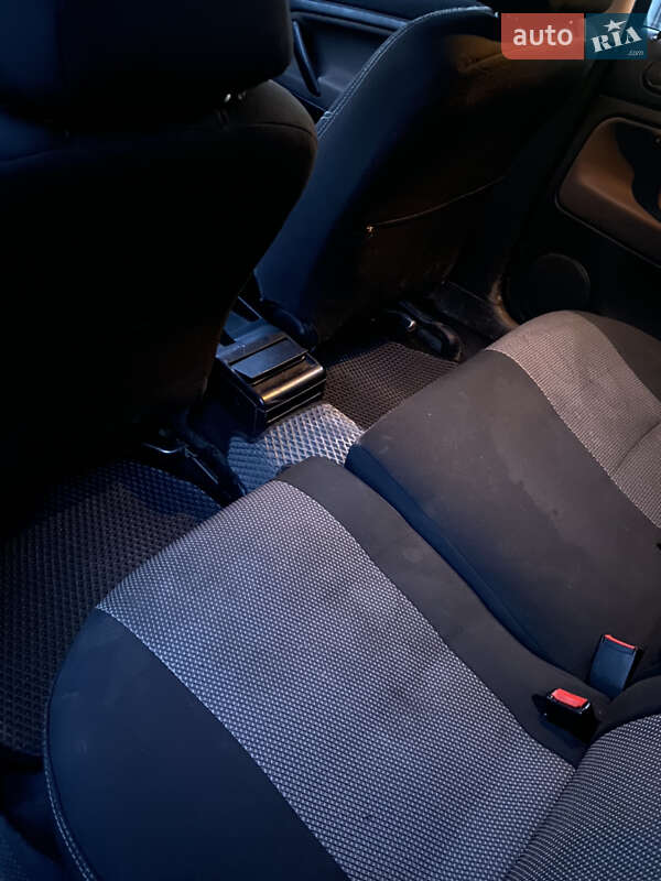 Універсал Volkswagen Passat 1999 в Чернівцях