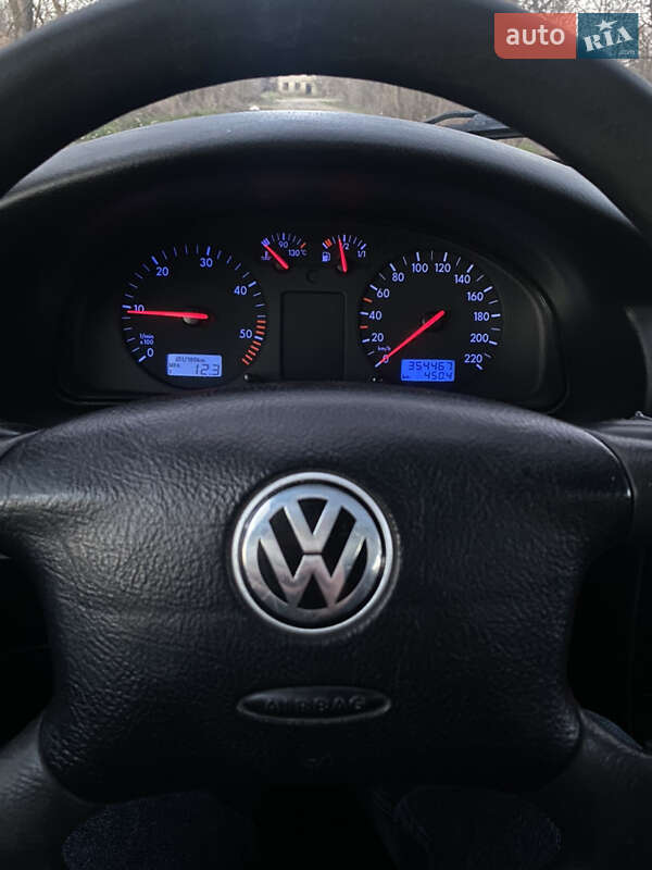 Універсал Volkswagen Passat 1999 в Чернівцях