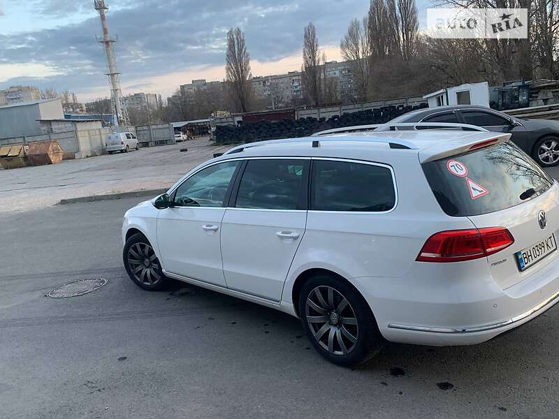 Универсал Volkswagen Passat 2012 в Одессе
