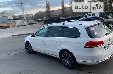 Універсал Volkswagen Passat 2012 в Одесі