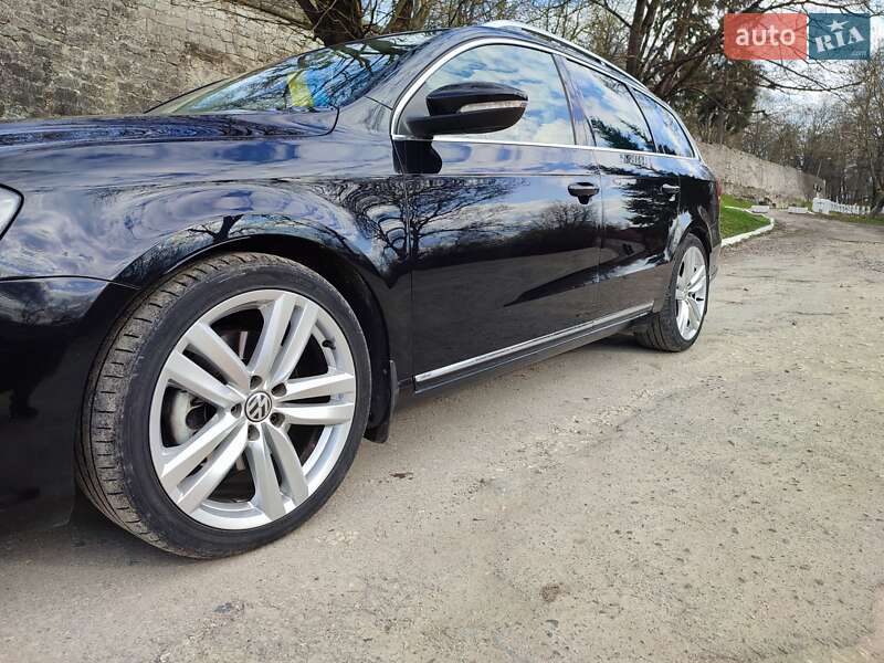 Універсал Volkswagen Passat 2012 в Збаражі