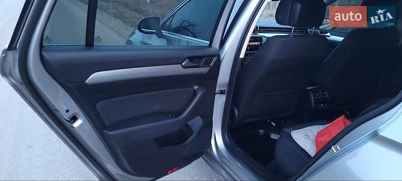 Универсал Volkswagen Passat 2017 в Дрогобыче