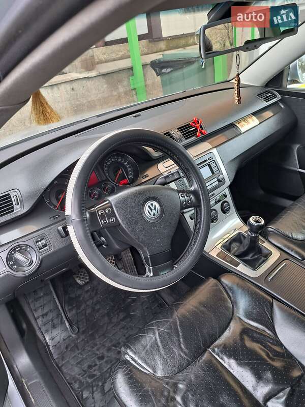 Універсал Volkswagen Passat 2006 в Чернівцях