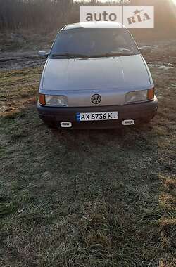 Седан Volkswagen Passat 1990 в Дергачах