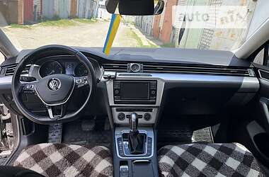 Седан Volkswagen Passat 2017 в Житомире