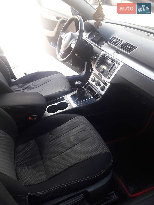 Універсал Volkswagen Passat 2012 в Коростені