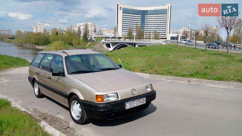 Универсал Volkswagen Passat 1990 в Киеве