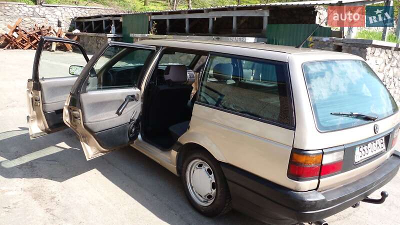 Универсал Volkswagen Passat 1990 в Киеве