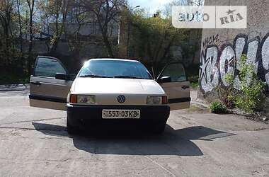 Универсал Volkswagen Passat 1990 в Киеве