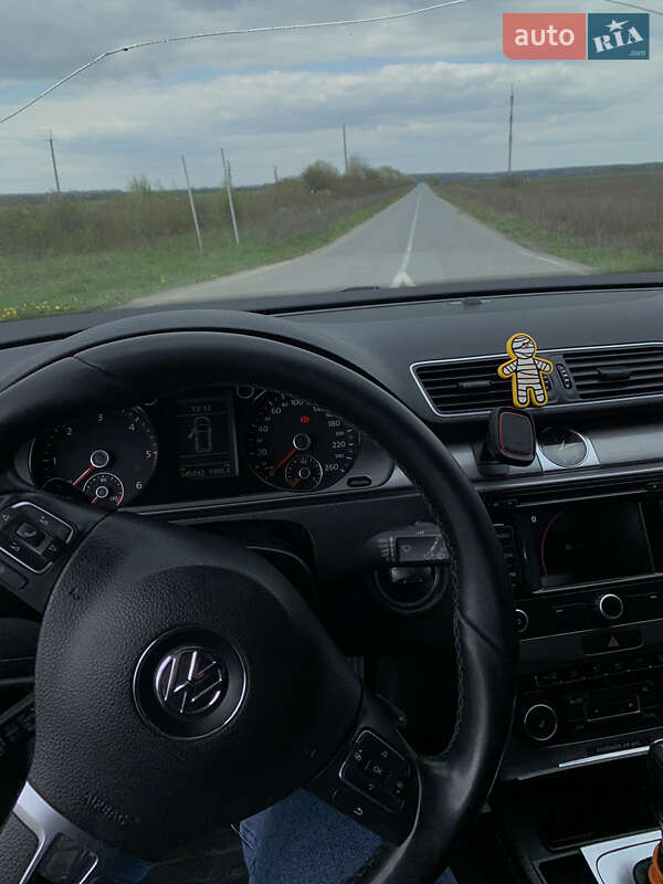 Универсал Volkswagen Passat 2011 в Хмельницком