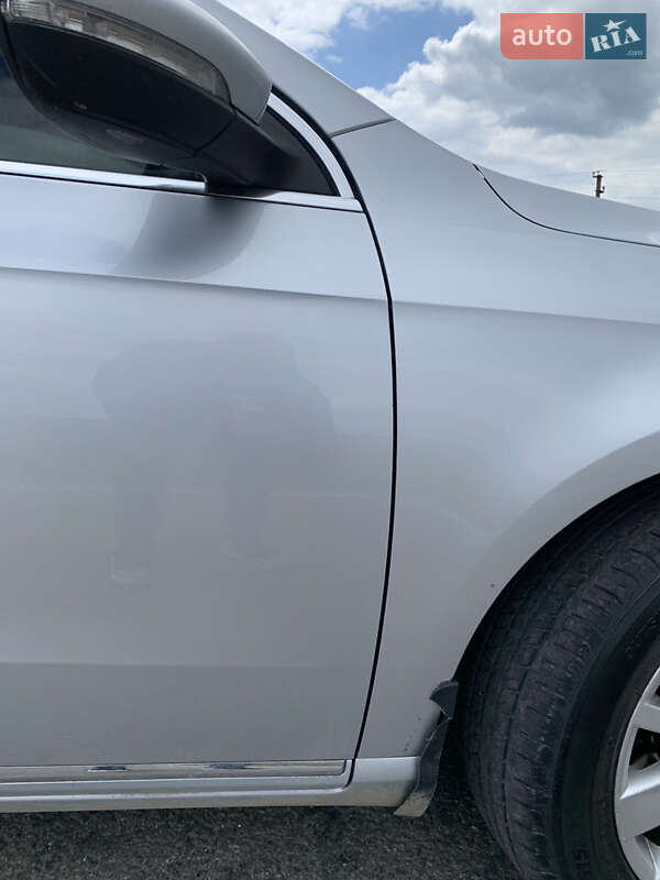 Универсал Volkswagen Passat 2011 в Хмельницком