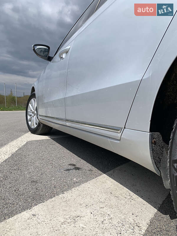 Универсал Volkswagen Passat 2011 в Хмельницком