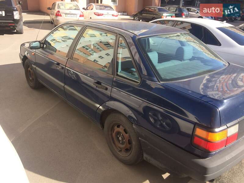 Седан Volkswagen Passat 1991 в Киеве