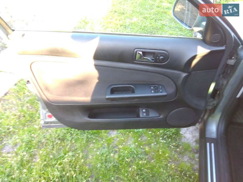 Універсал Volkswagen Passat 2003 в Києві