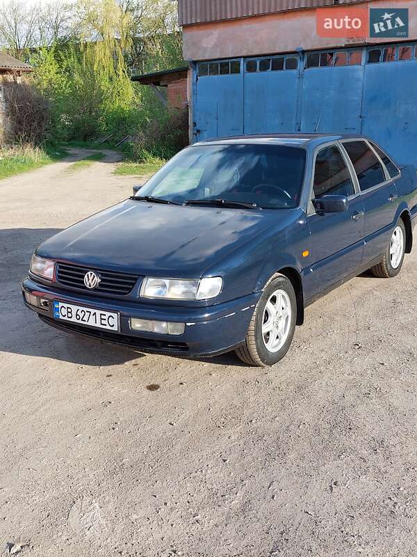 Седан Volkswagen Passat 1996 в Виннице