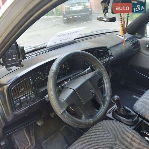 Седан Volkswagen Passat 1990 в Ужгороді