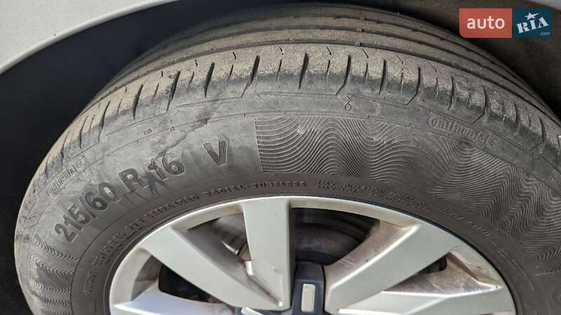 Універсал Volkswagen Passat 2016 в Житомирі