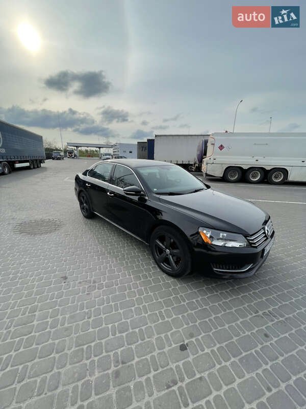 Седан Volkswagen Passat 2012 в Ровно