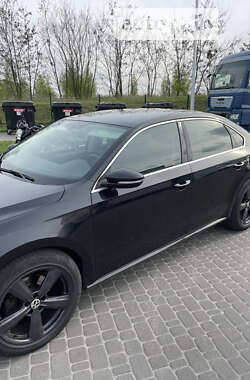 Седан Volkswagen Passat 2012 в Ровно