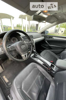 Седан Volkswagen Passat 2012 в Ровно