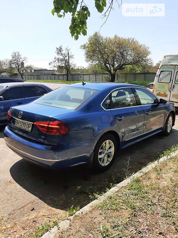 Седан Volkswagen Passat 2016 в Одессе