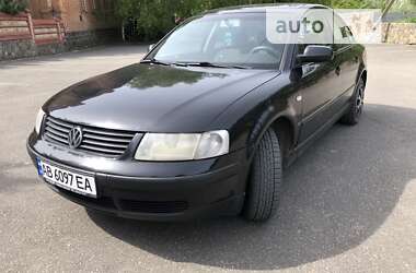 Седан Volkswagen Passat 2000 в Тыврове