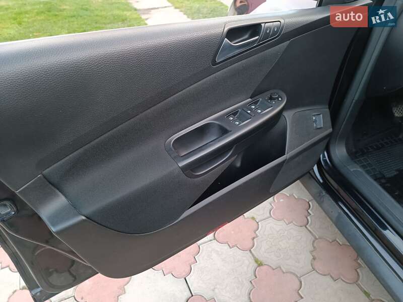 Універсал Volkswagen Passat 2010 в Коломиї