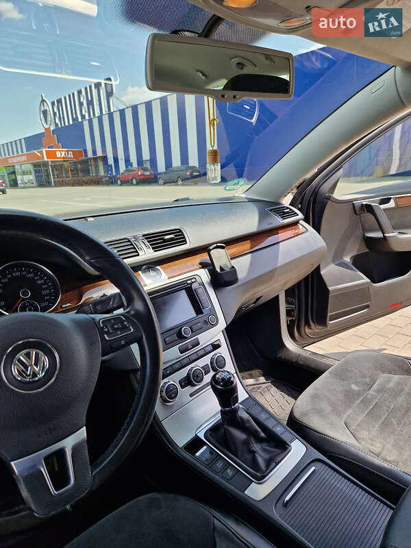 Универсал Volkswagen Passat 2012 в Дубно