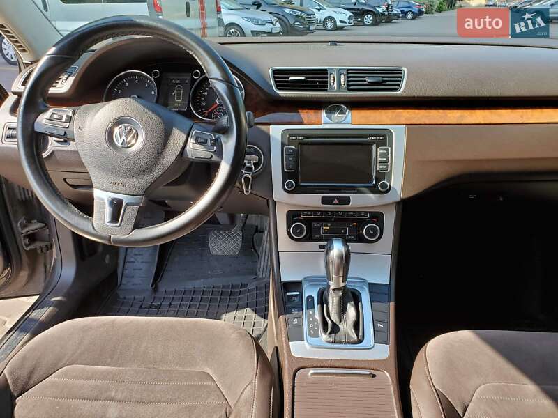 Универсал Volkswagen Passat 2011 в Киеве