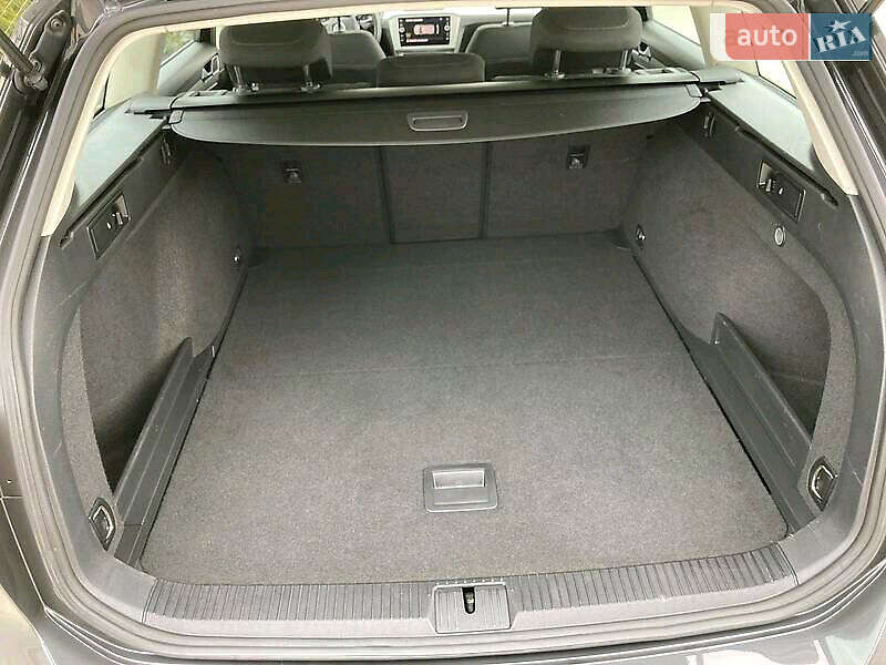 Универсал Volkswagen Passat 2017 в Бориславе