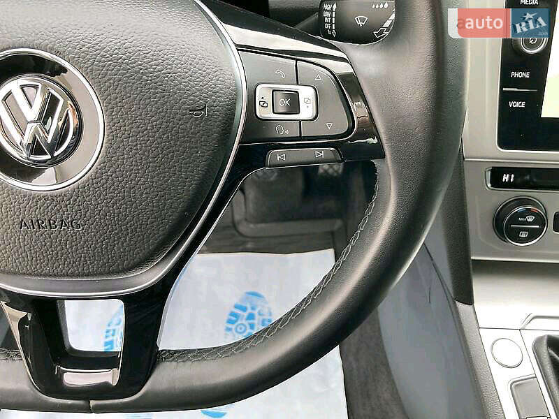 Универсал Volkswagen Passat 2017 в Бориславе